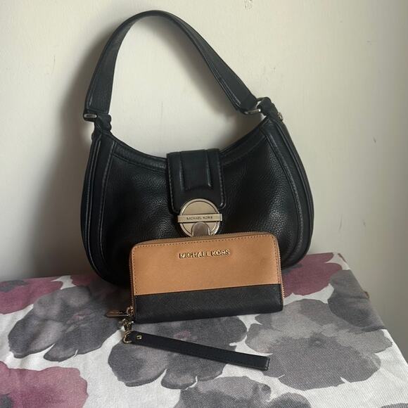 Michael Kors Black Leather Shoulder Bag and Wallet Set - Picture 1 of 5